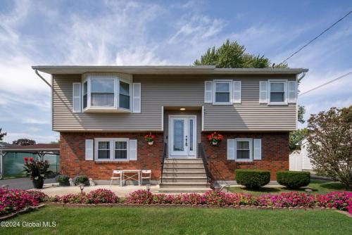 Bright & Spacious Apartments Near Albany Airport