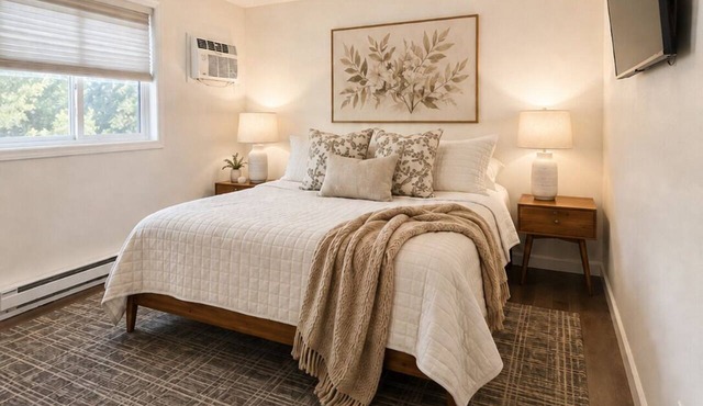 Comfortable 2BR | Fast WiFi | Parking | Close to Dining