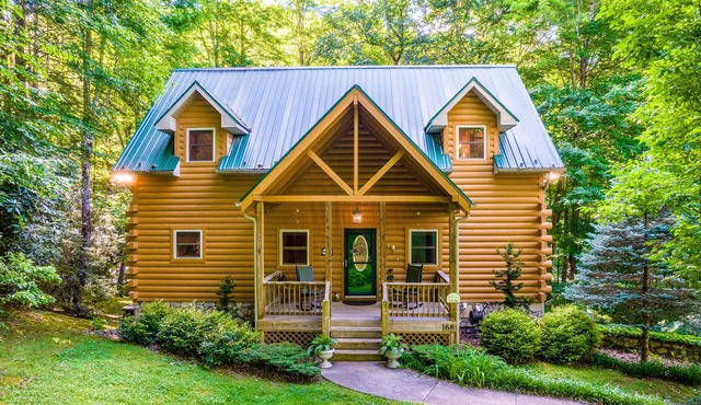 Multi-Level Riverfront Home w/Deck, Patio, Free WiFi, Gas Fireplace, Game Room