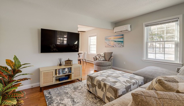 Niantic Duplex w/Deck < 1 Mi to Beach + Boardwalk
