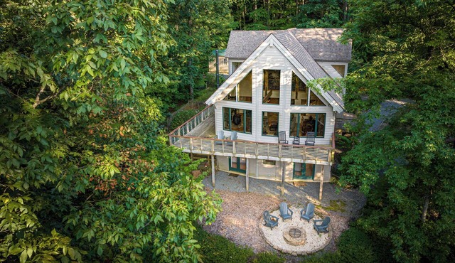 Private Mountain Retreat near Breweries and Wineries