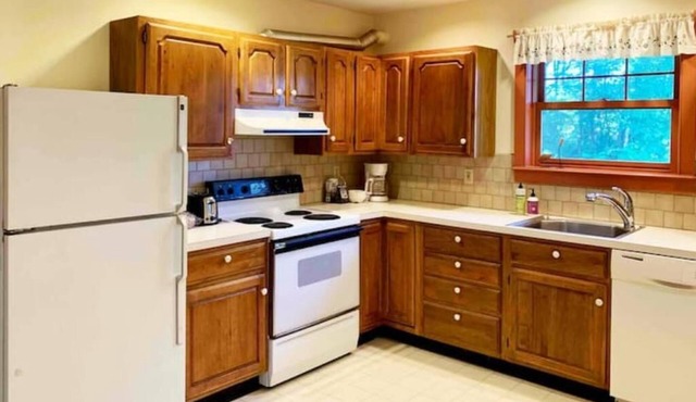 Spacious Cottage Retreat on Beautiful 2-Acres