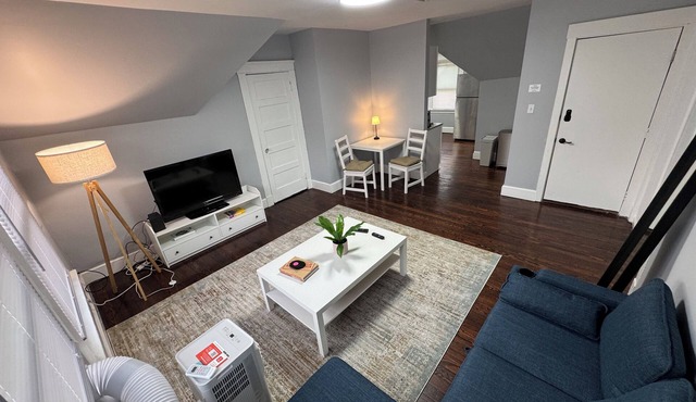 Spacious Yale 2BR with Full Kitchen & WiFi