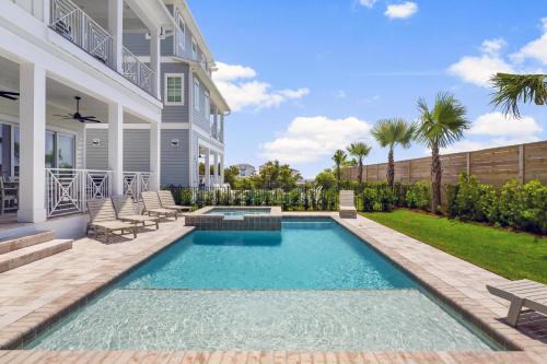 Tango Waves With Pool, Elevator, And Beach Views