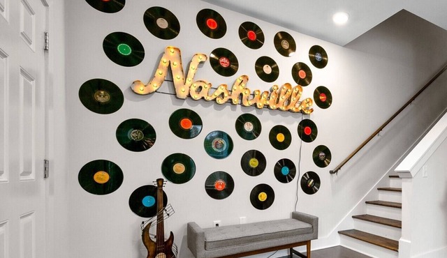 Urban Escape w/Gym: Near Airport & Downtown Nash!