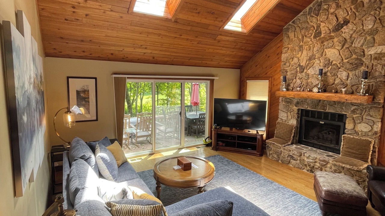 Photo of Livingroom in Nellysford