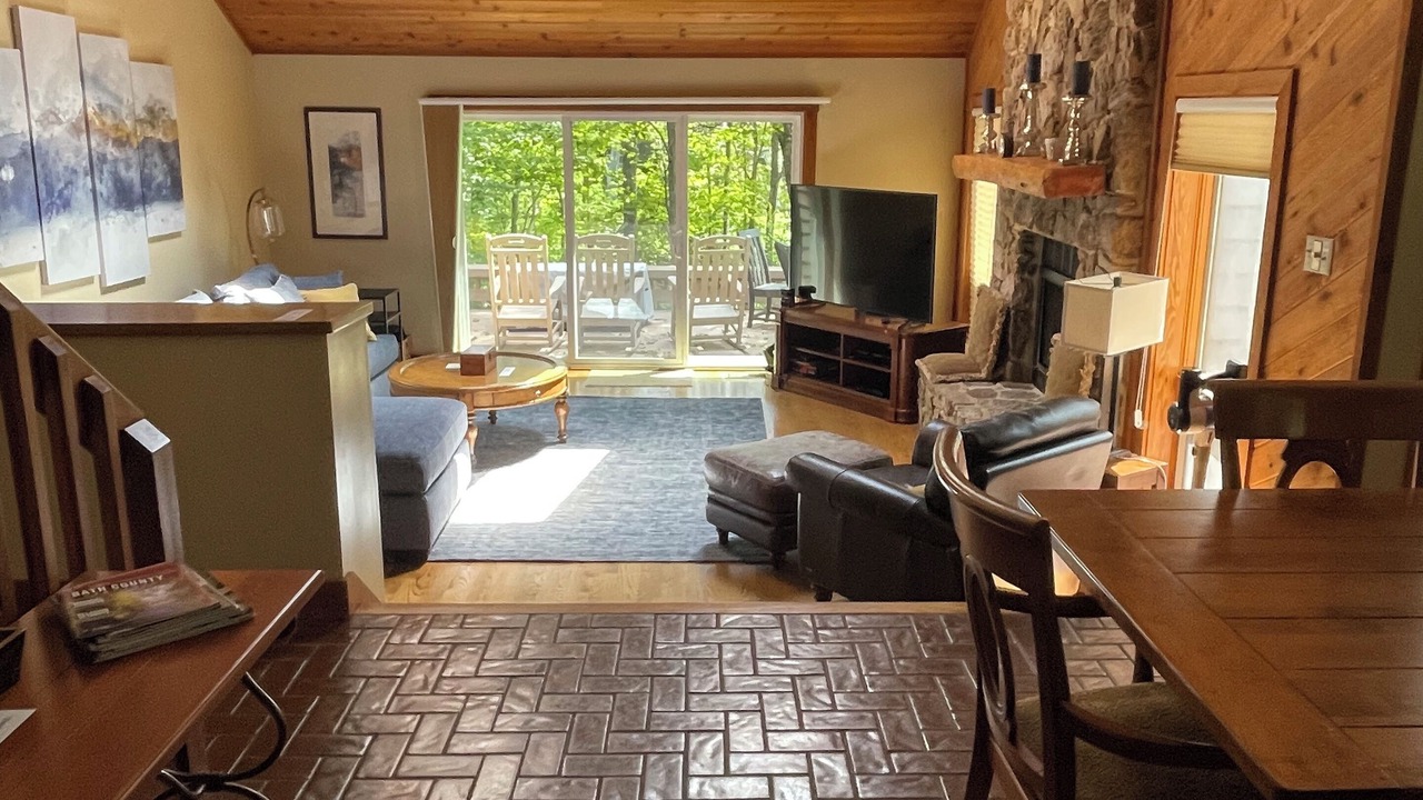 Photo of Livingroom in Nellysford