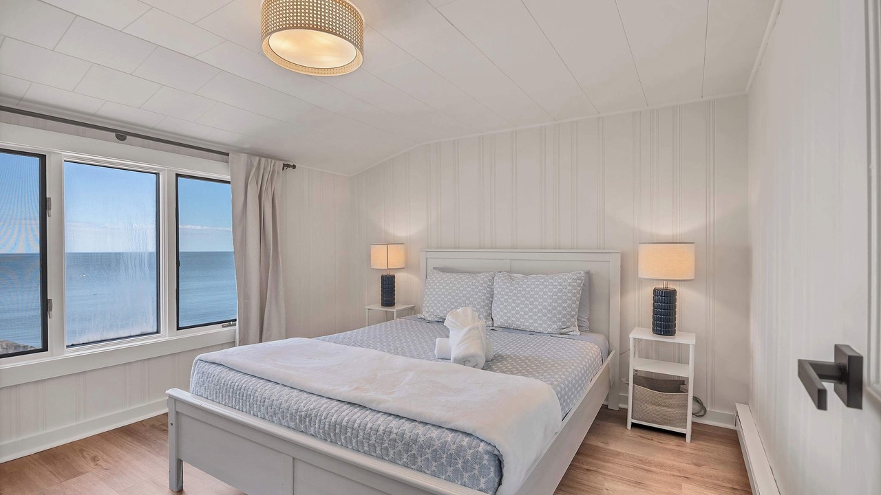 Photo of Bedroom in Saybrook Manor