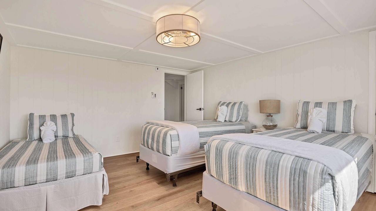 Photo of Bedroom in Saybrook Manor