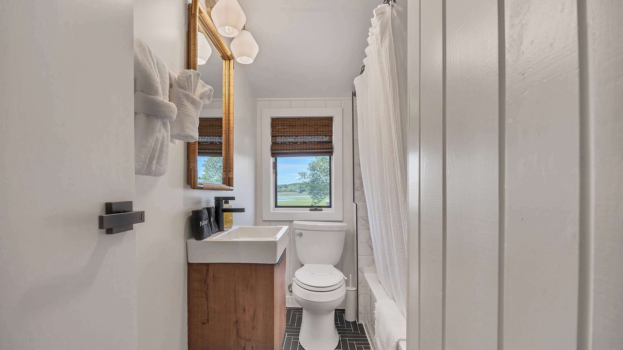 Photo of Bathroom in Saybrook Manor