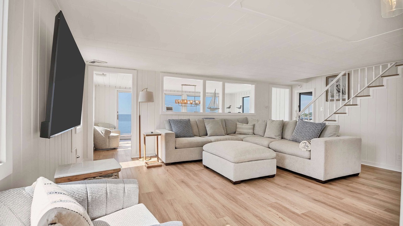 Photo of Livingroom in Saybrook Manor
