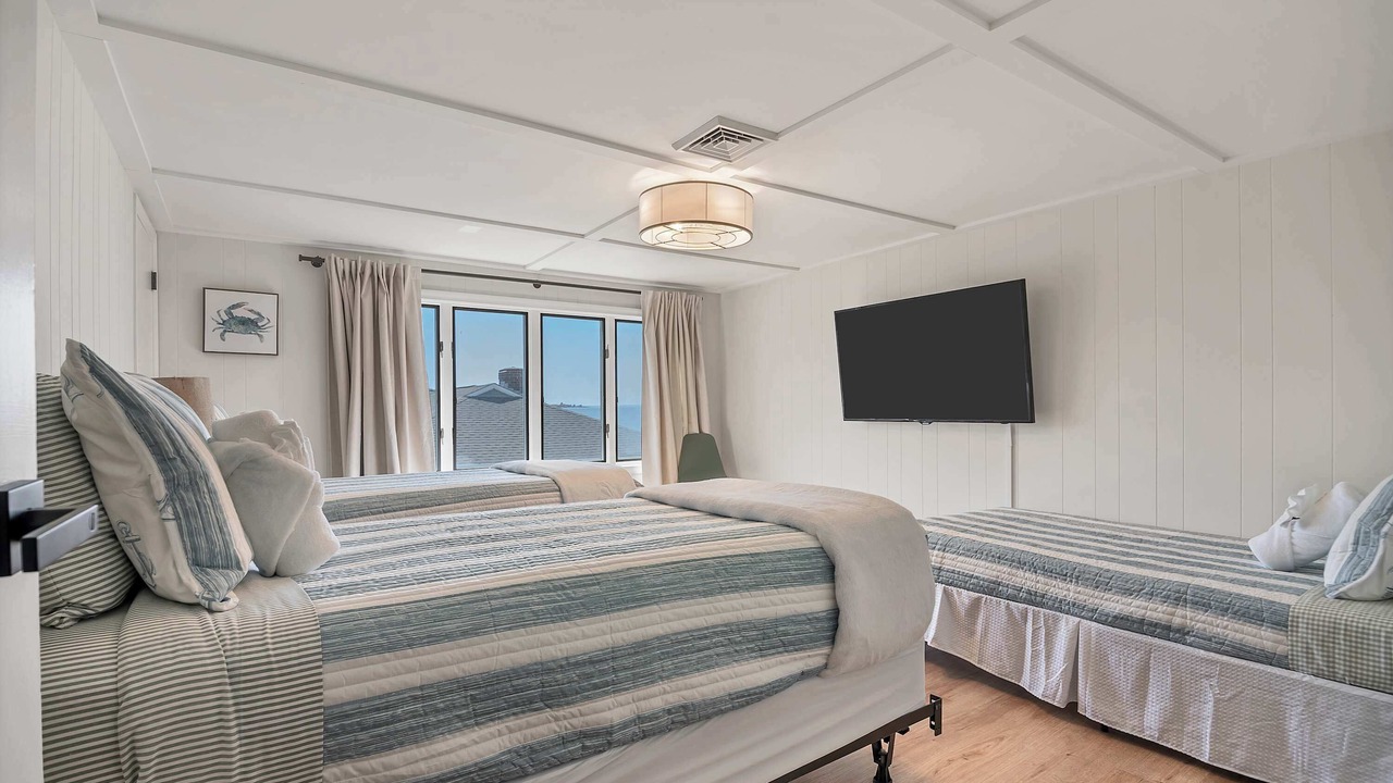Photo of Bedroom in Saybrook Manor