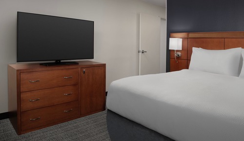 Suite, 1 Bedroom, Balcony, Courtyard View