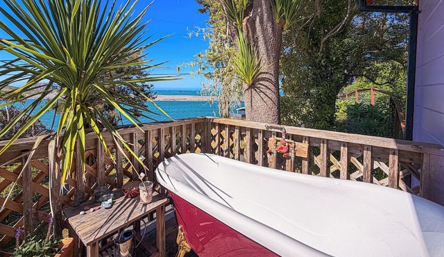 The Dreamboat Romantic soaking tub Jenner CA